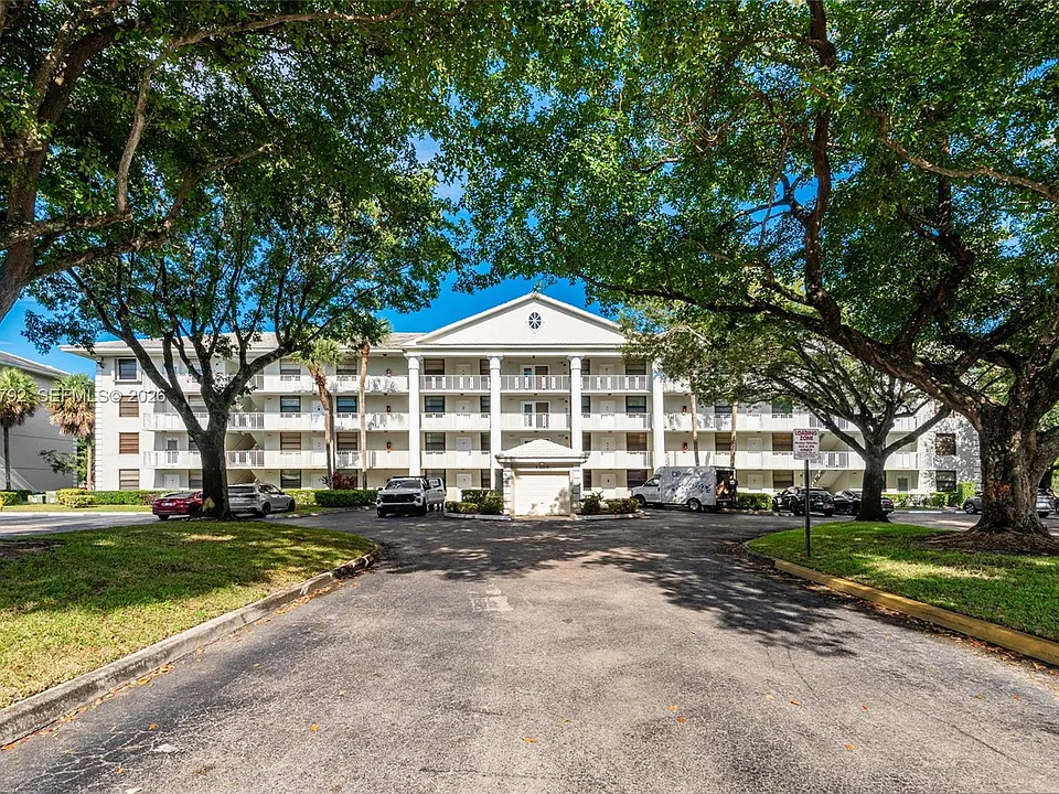 1709 Whitehall Dr #103