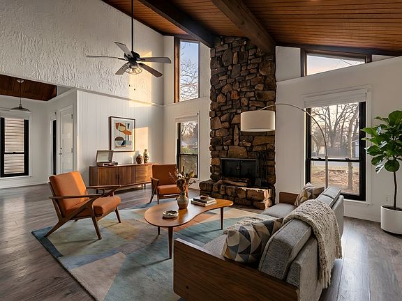 4th image of 8512 Meadow Dr