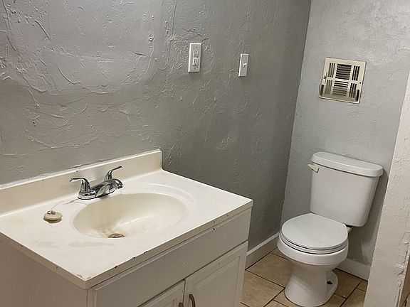 5th image of 3400 SE 19th St