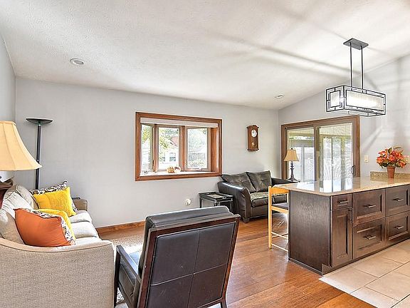3rd image of 3107 Gardenia Dr