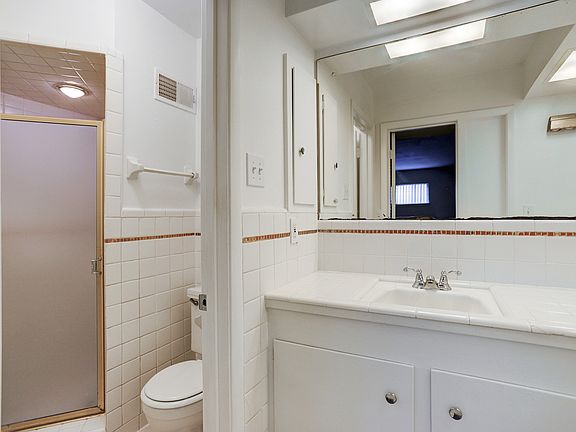 5th image of 3703 Roseland St Unit 1-12-17