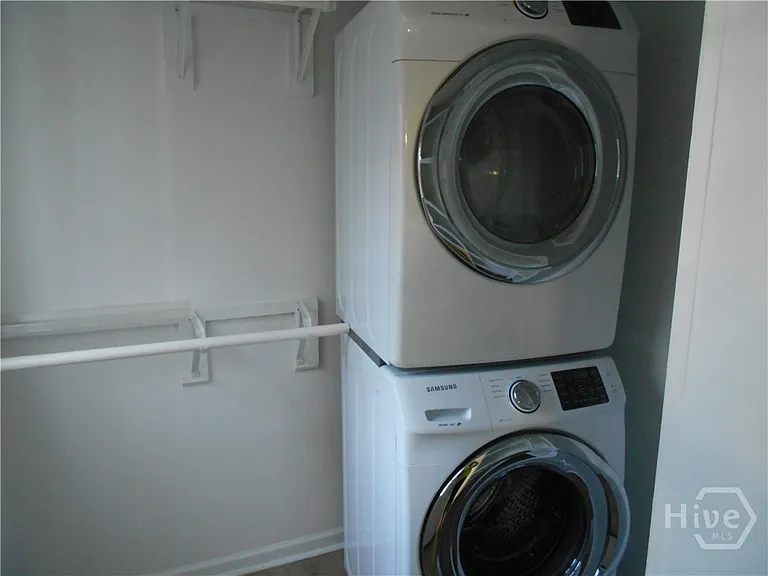242 Price St — Photo 8