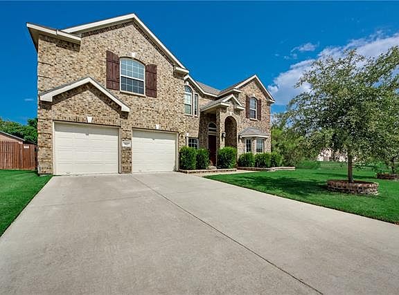 3rd image of 912 S Highland Dr