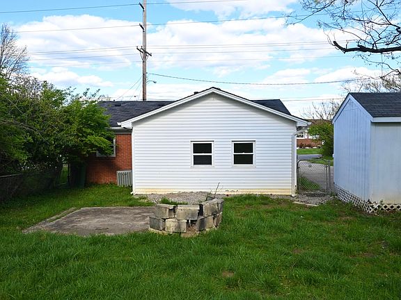 3rd image of 104 Valley View Dr