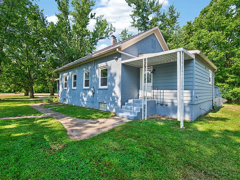 904 Locust Corner Rd — Photo 31