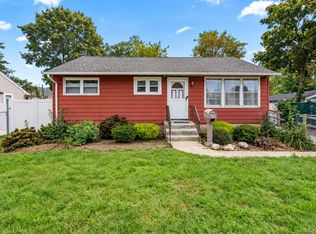 5 Prospect Street W, Amityville, NY 11701