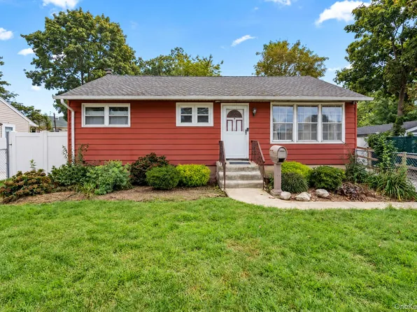5 Prospect Street W, Amityville, NY 11701