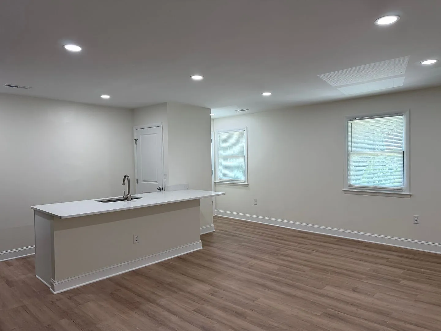West Carroll Apartments - 3148 Park Avenue — Photo 2
