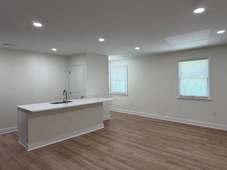 West Carroll Apartments - 3148 Park Avenue — Photo 2