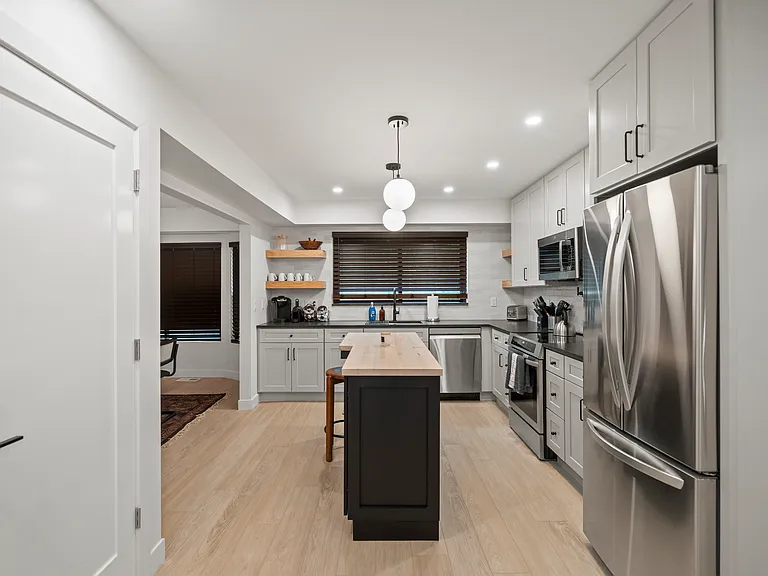 711 Medinah Dr — Photo 21