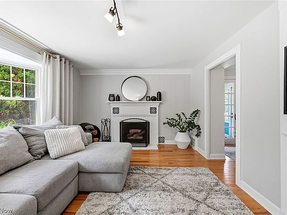 5th image of 212 Chagrin Blvd