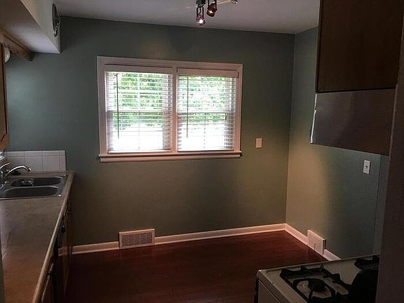 4th image of 4925 Algonquin Way #1
