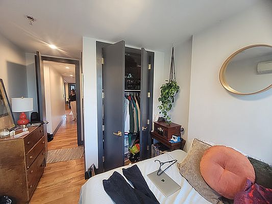 4th image of 100 Graham Ave #3A