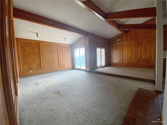 5th image of 2421 Iris Ave