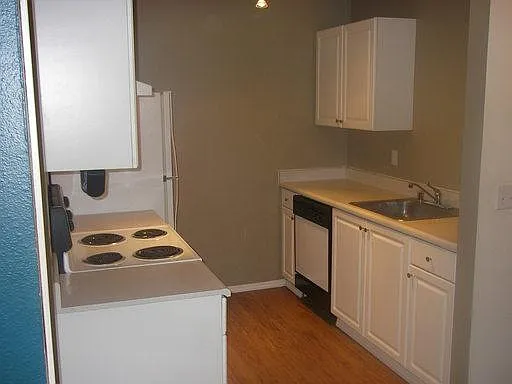 2 bed, 898 sqft, $2,150 — Photo 4