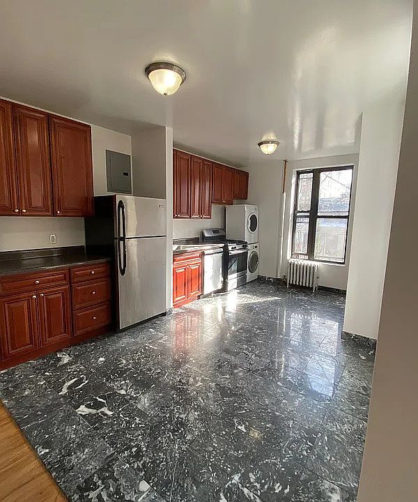 1st image of 452 W 57th St APT 3W