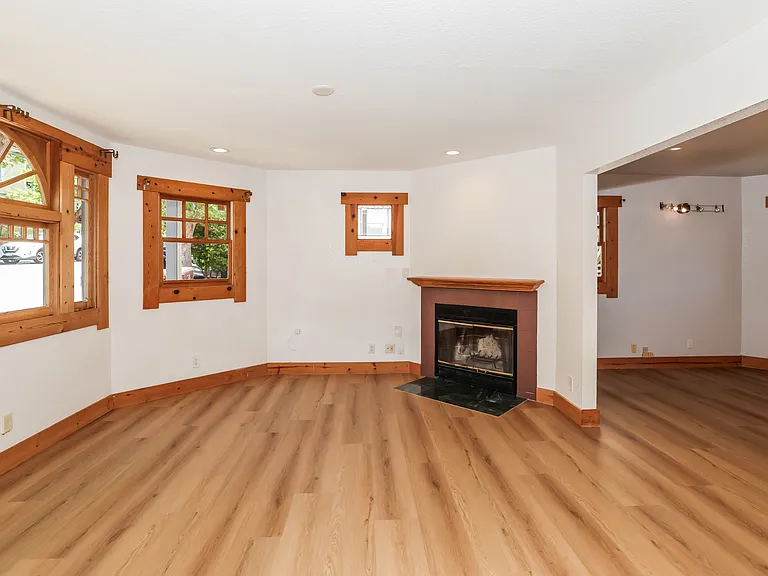 14 Nicholl Ave — Photo 4