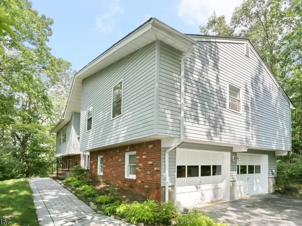 75 Dewey Dr, Ringwood Boro, NJ 07456