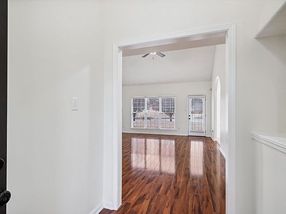 3rd image of 4991 E Laurel Lake Dr