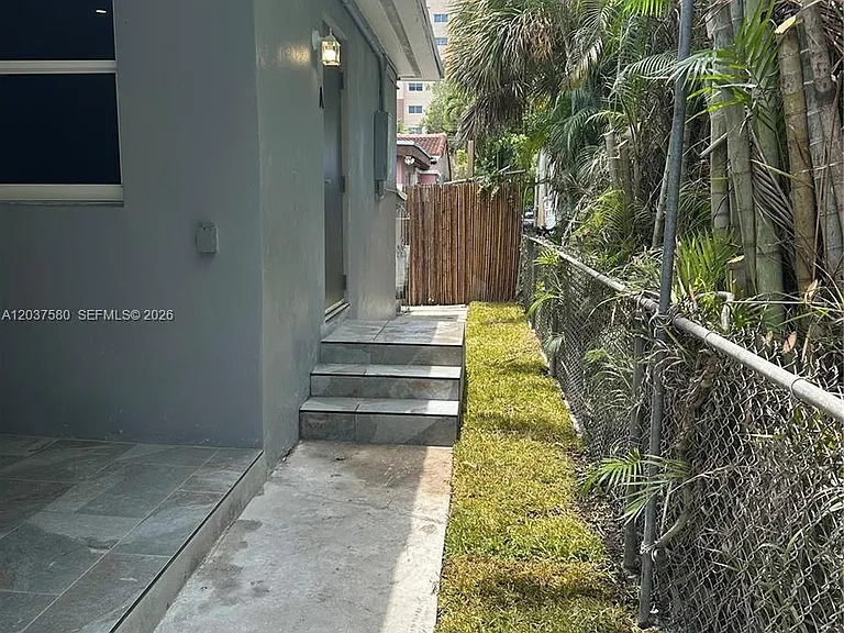 1628 NW 15th St #A — Photo 8