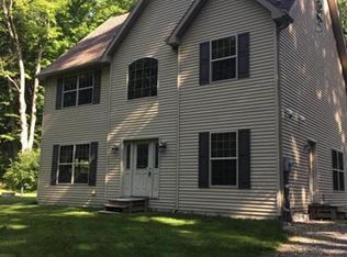 527 Railroad Dr, Stroudsburg, PA 18360