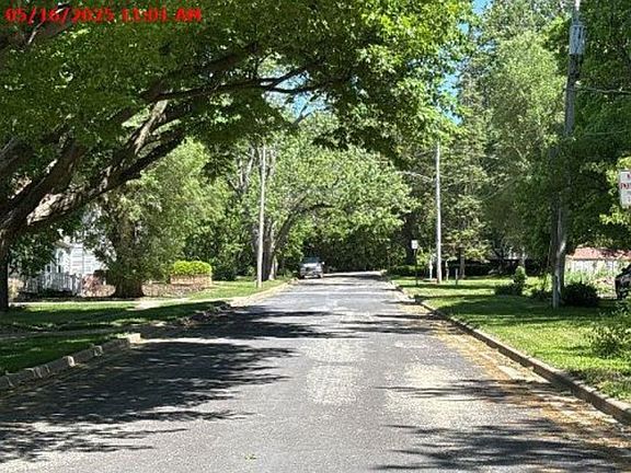Exterior Neighborhood (street photo)