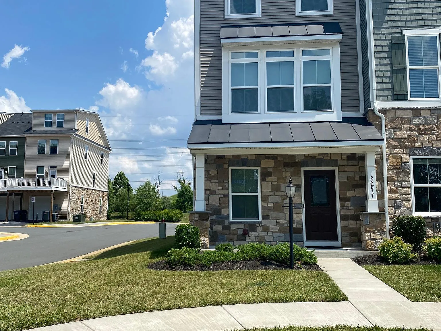 3 bed, 3.5 bath, 1612 sqft, $2,950 — Photo 2