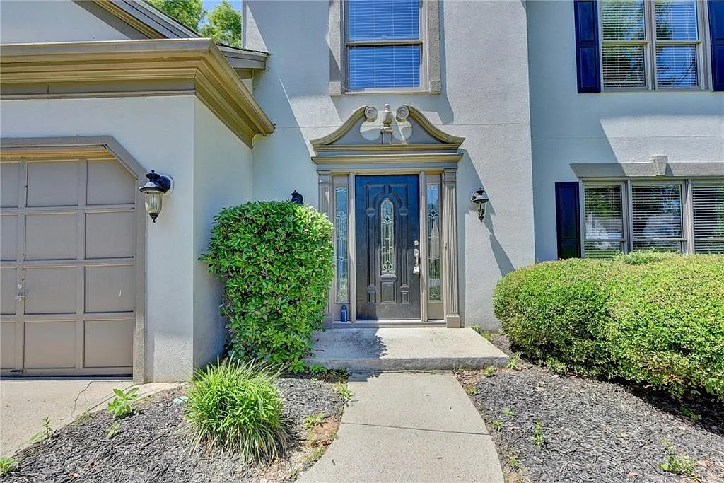 4 bed, 2.5 bath, 2184 sqft, $2,950 — Photo 2