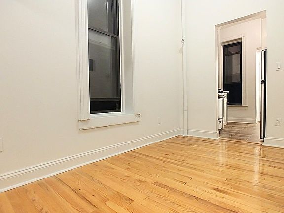 5th image of 238 E 89th St APT A