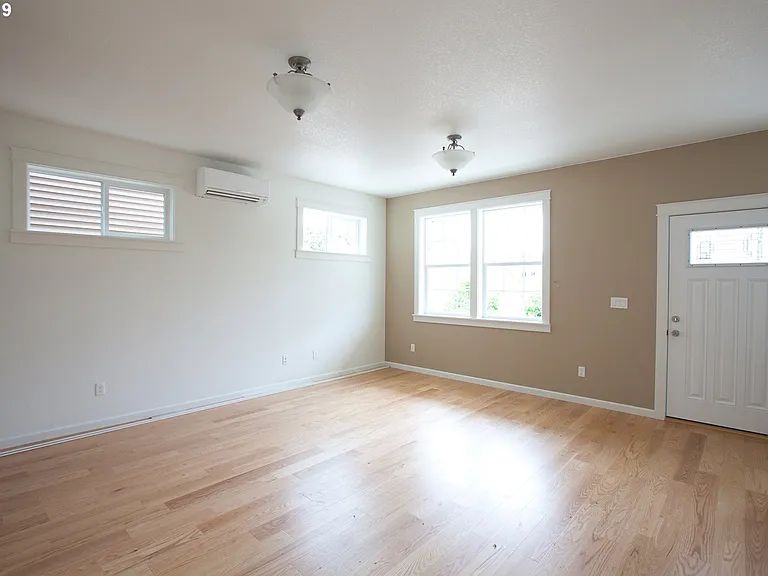 127 NE 109th Ave — Photo 2