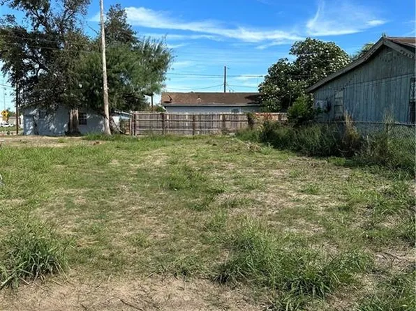 830 N Martinez Ave, Weslaco, TX 78596