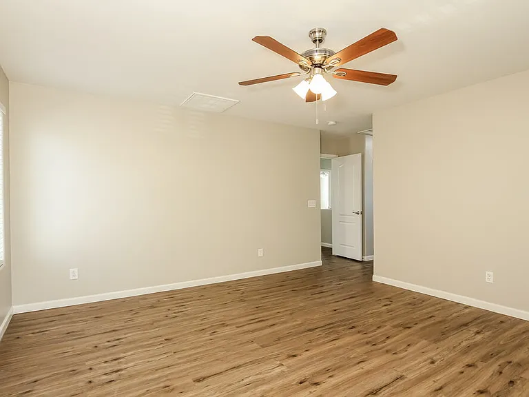 12121 W Avenida Del Rey — Photo 9