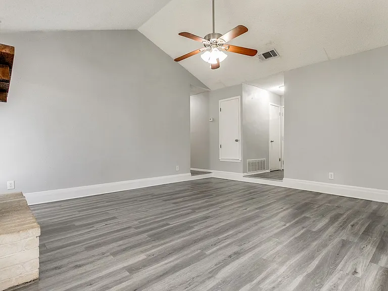 13226 Chesterton Dr — Photo 7