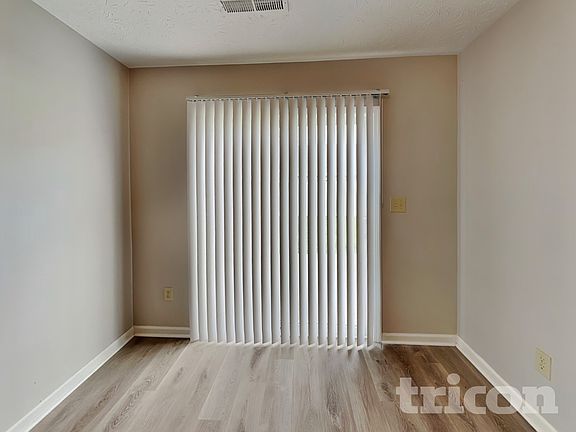 4th image of 1806 Twelve Oaks Dr