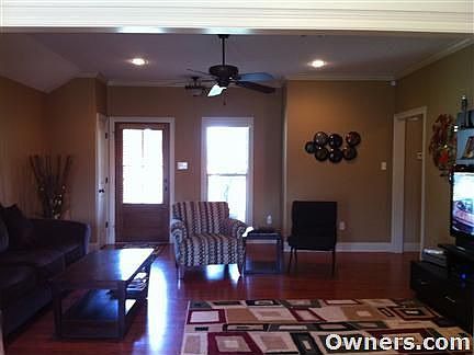 3rd image of 722 Bergerie St