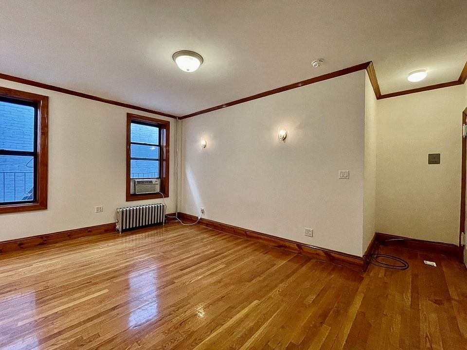 1st image of 558 11th St APT 3D