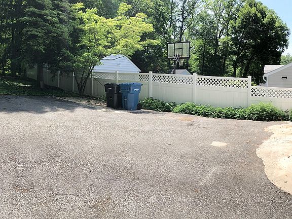 2nd image of 654 Upper Weadley Rd