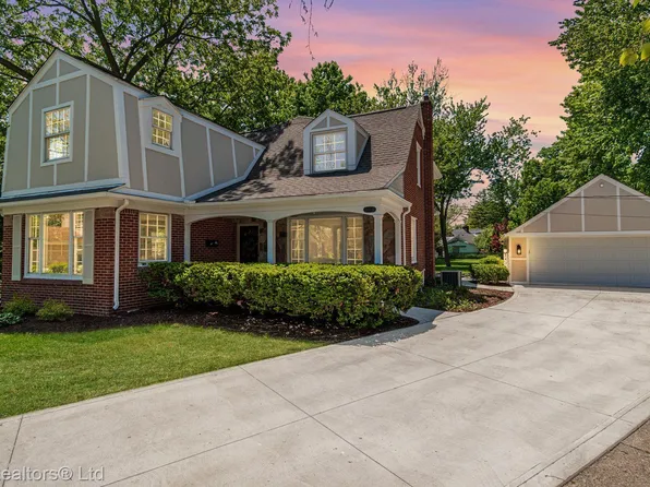 20040 Marford Ct, Grosse Pointe Woods, MI 48236