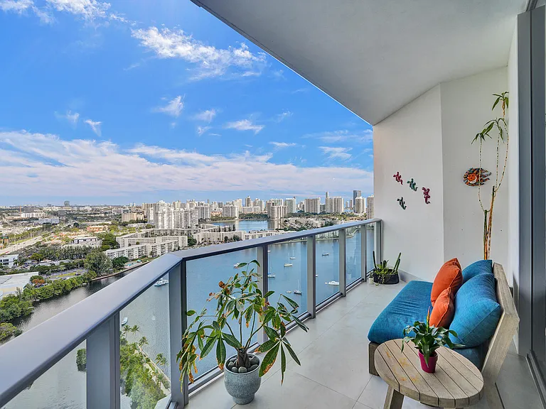 17301 Biscayne Blvd — Photo 61