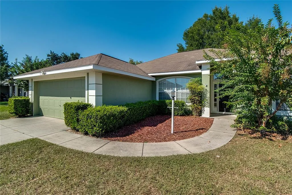 3 bed, 2.0 bath, 1663 sqft, $2,100 — Photo 1
