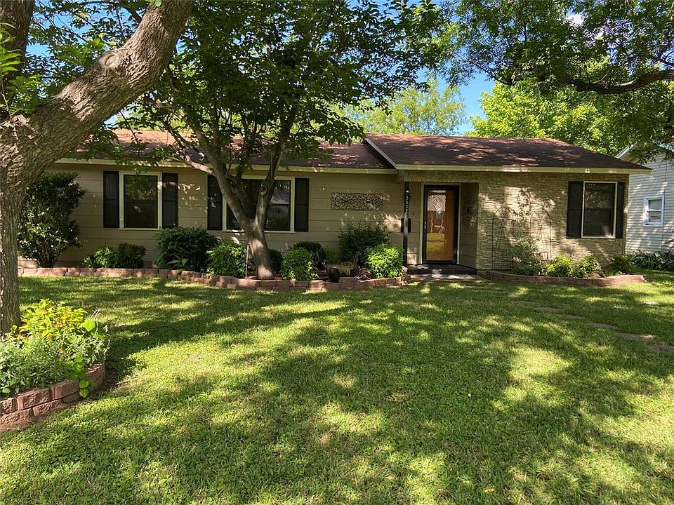 1st image of 2502 Greenway Dr