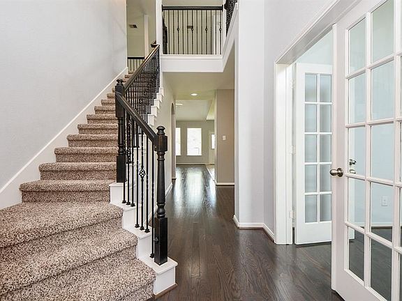 4th image of 23606 Ortensia St