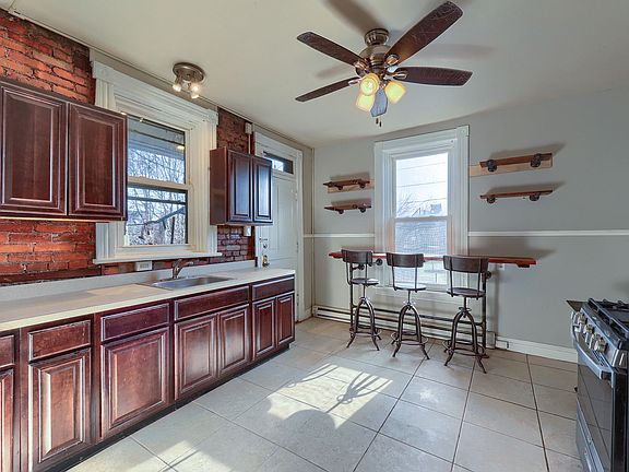 3rd image of 1801 Green St APT 2R