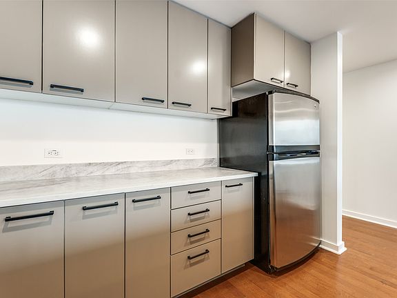 5th image of 1200 Main St APT 804