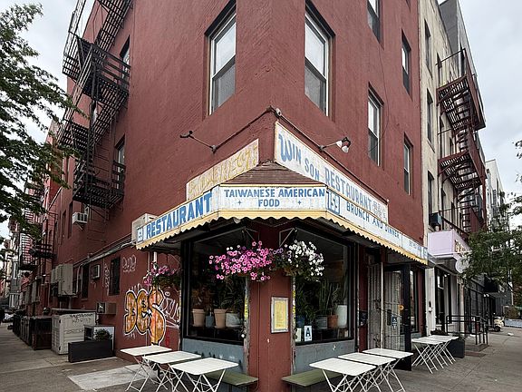 4th image of 163 Montrose Ave APT 3R