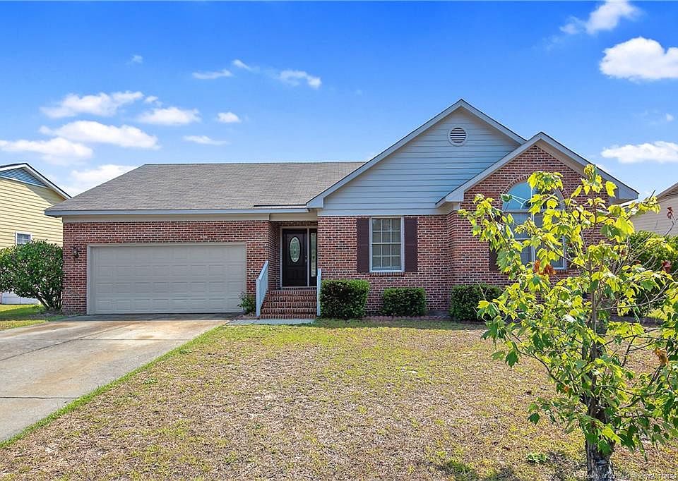 1st image of 520 Pickington Cir