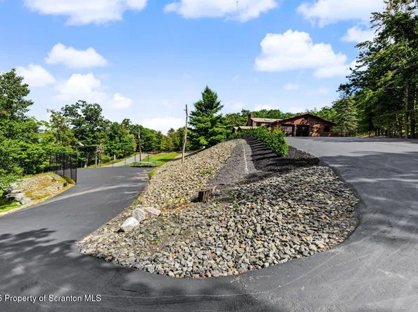 4372 Elmhurst Blvd, Dunmore, PA 18505