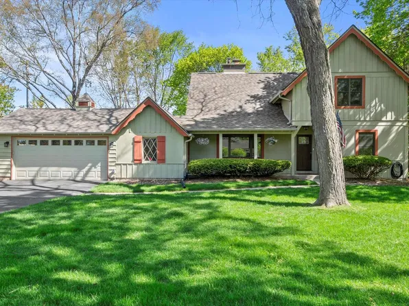 530 West Acacia ROAD, Glendale, WI 53217