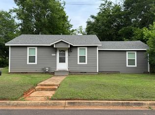 402 W Carolina St, Palestine, TX 75803