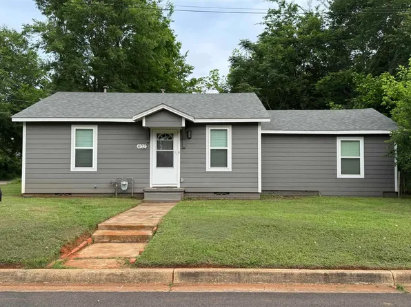 402 W Carolina St, Palestine, TX 75803
